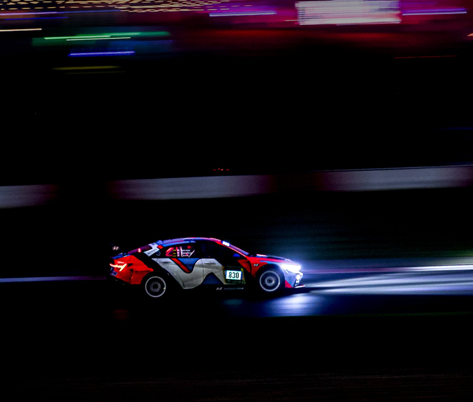 Hyundai Elantra TCR Nürburgring 24 race at night
