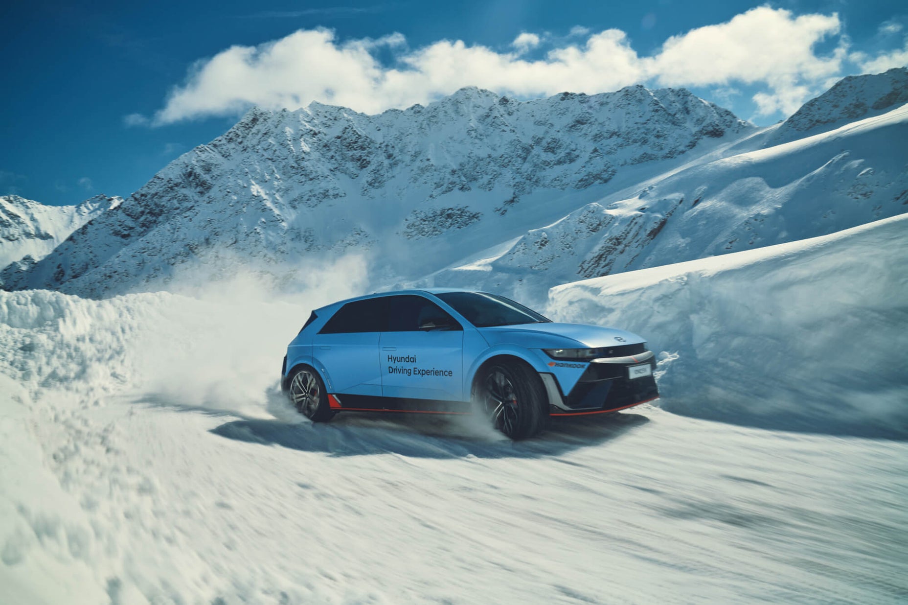 Hyundai IONIQ 5 N driving on a snow road in Sölden
